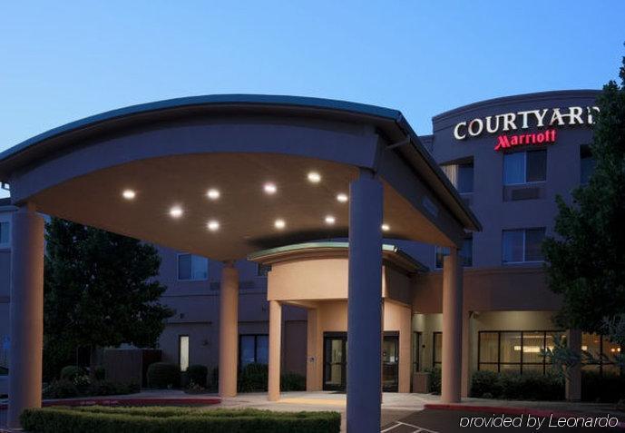 Courtyard Chico Hotel Exterior photo